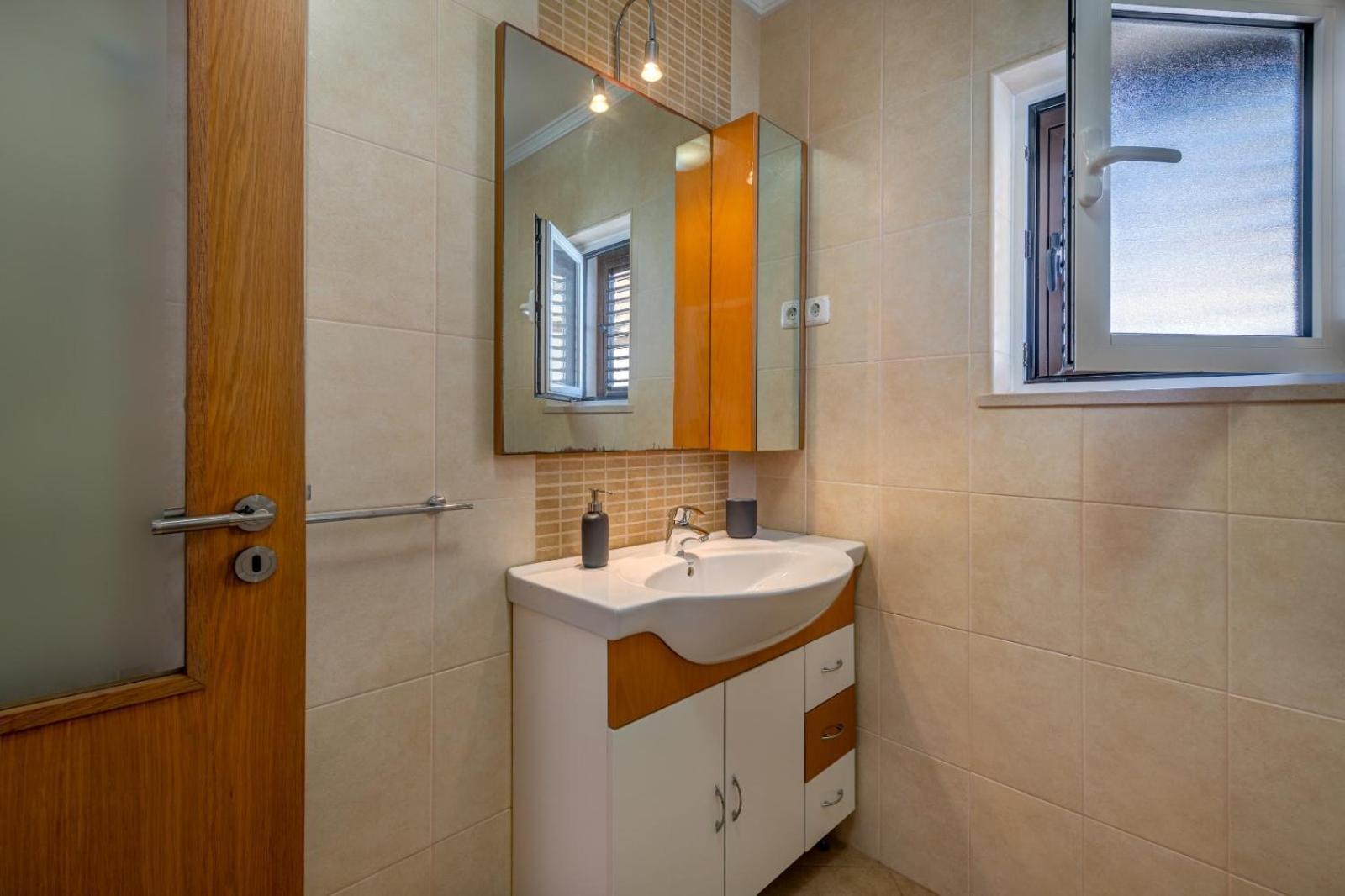 Villa Ancora - Nex To The - Parking - Swimming Pool - By Bedzy